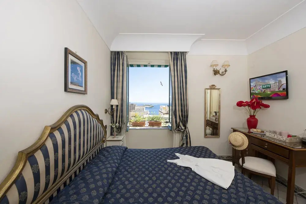 Amalfi Old Square room & apartments , 73 steps from the street