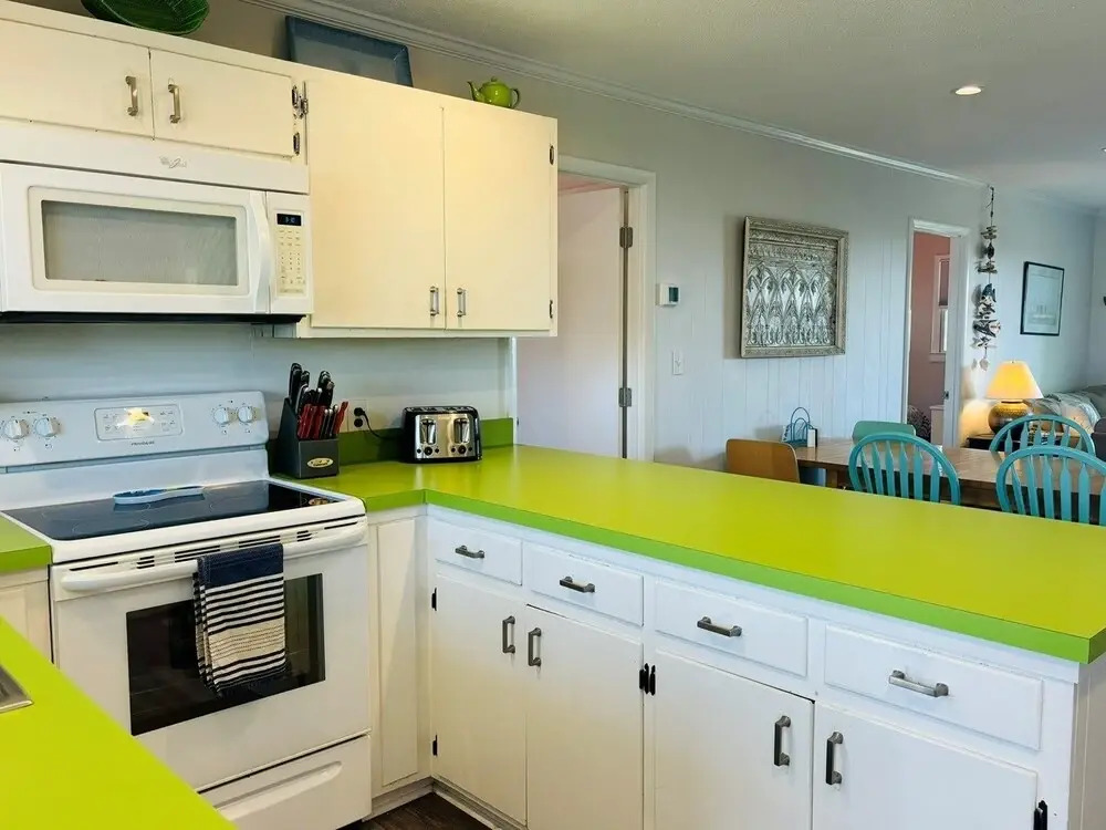 Lime Inn 4 Bedroom Home by RedAwning