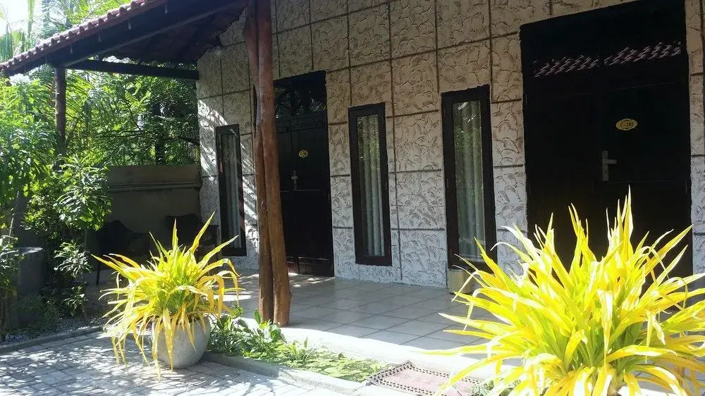 Maple Leaf Hotel