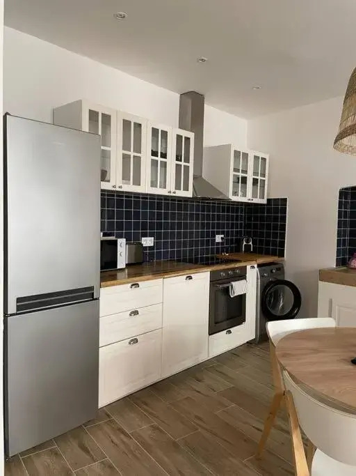 Cassis centre, superbe appartement neuf, 50m port.