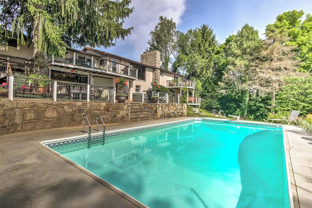 Harpers Ferry Apartment w/ Private Pool & Hot Tub!