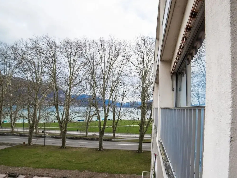 Albigny - T2 -luxe Contemporain - vue lac