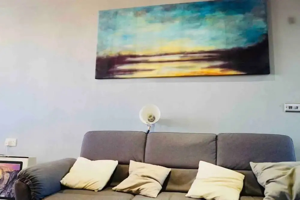 Modern 1 Bedroom Apartment in Central Location