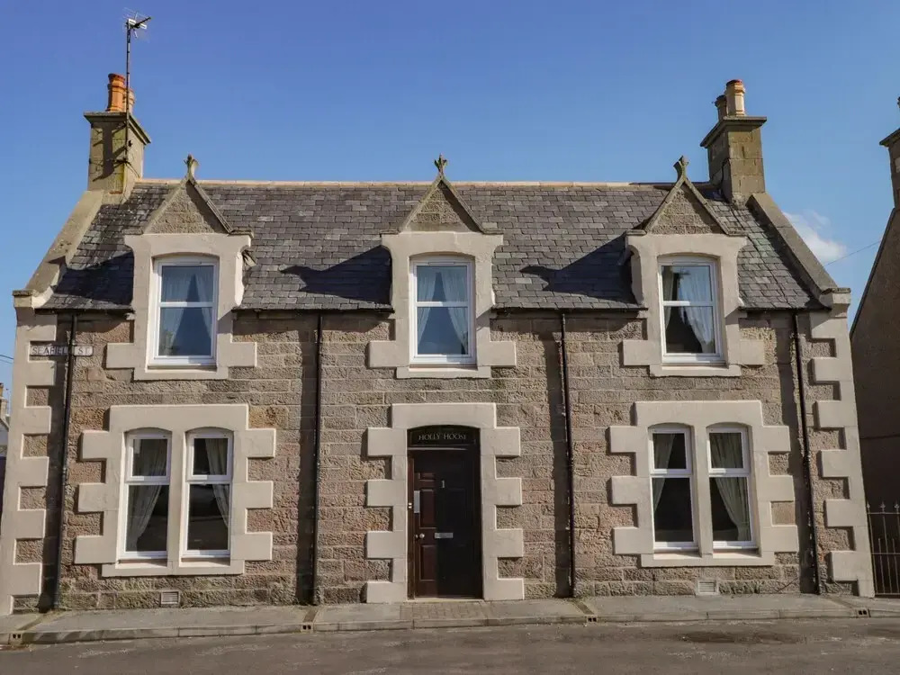 Holly Hoose