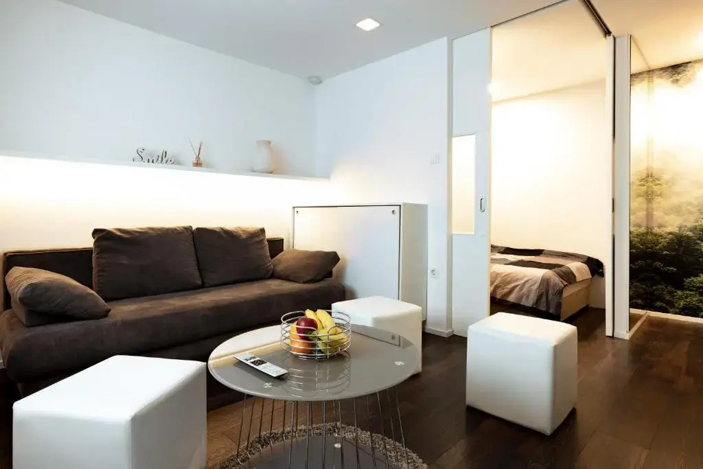 Elegant 1-bedroom apartment near hill forest