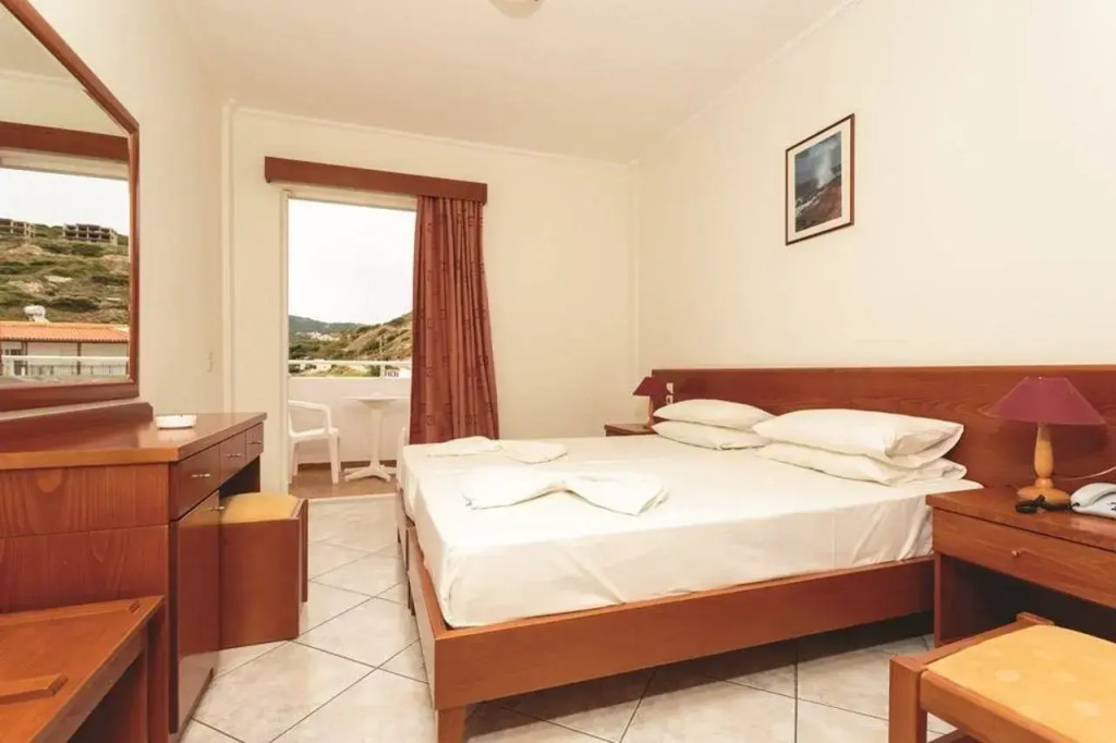 Kamari Bay Hotel