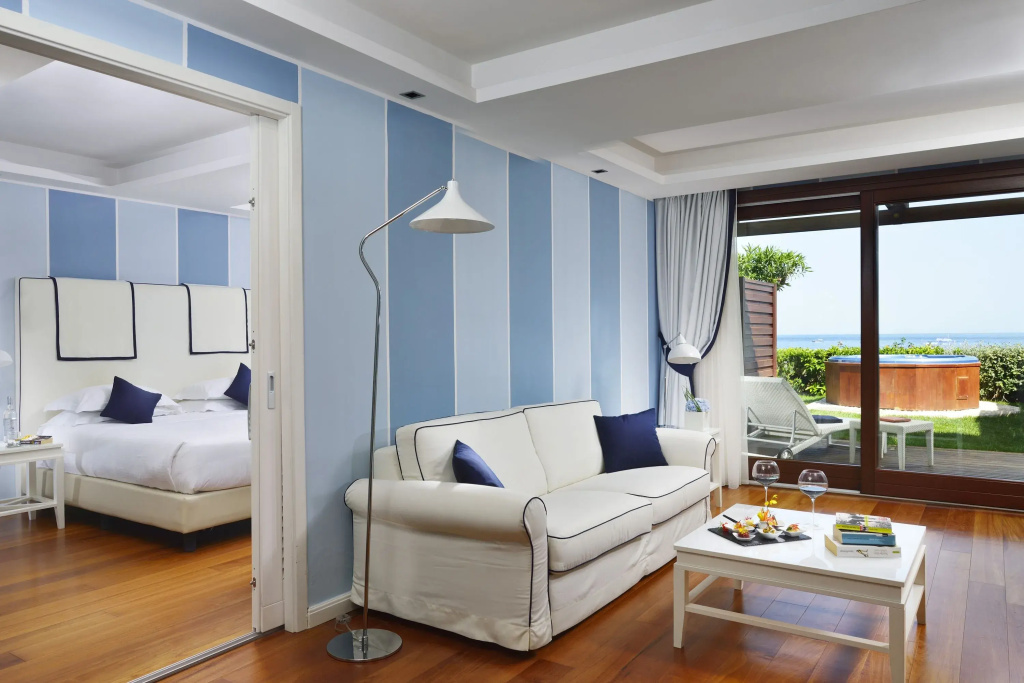 Курортный отель La Plage Resort
