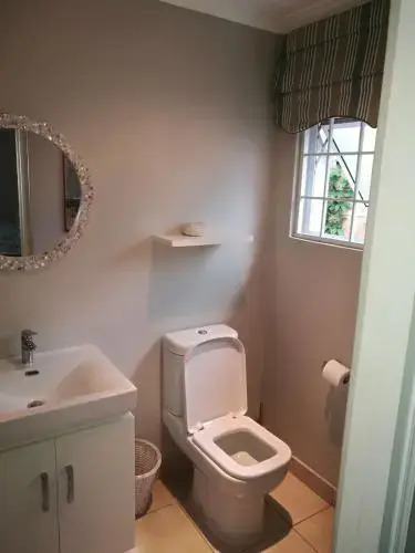 12A Oyster Crescent