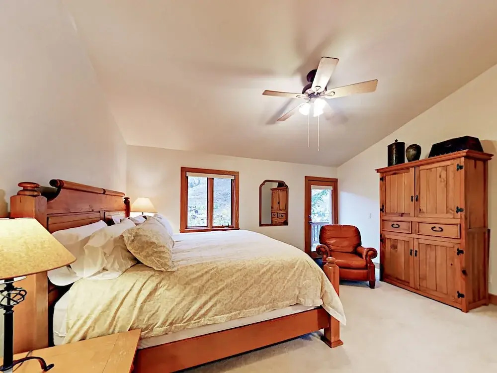2010 Vermont Duplex #1B West 4 Bedrooms 3 Bathrooms Duplex