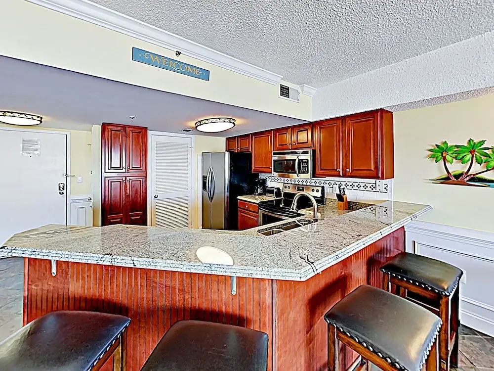 New Listing! Oceanfront Condo W/ Pools & Hot Tubs Condo