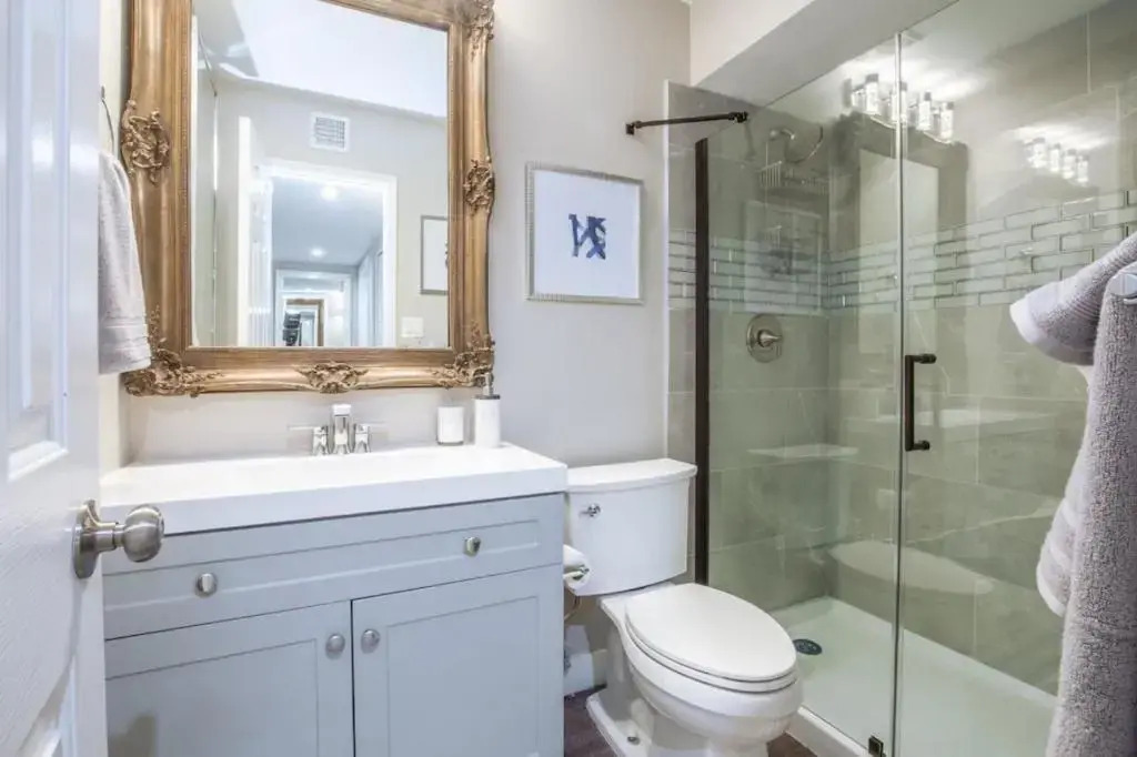 Modern Tempe Gem w Sparkling Pool and Game Room
