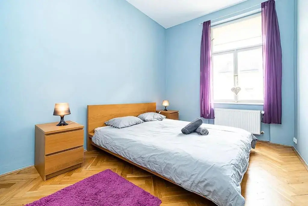 Cozy and sunny apartment in uptown