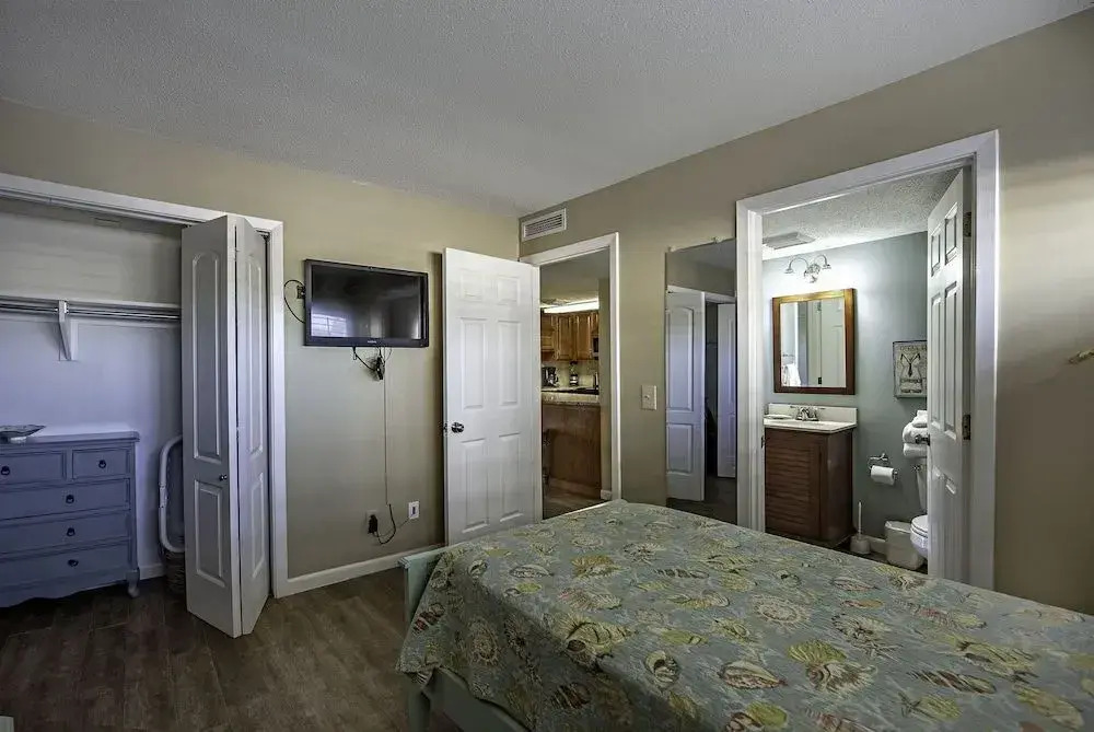 Gulf Shore Condo #119 - 2 Br condo by RedAwning