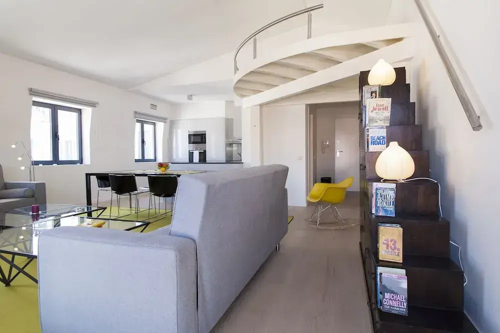 GuestReady - Central stylish home with parking