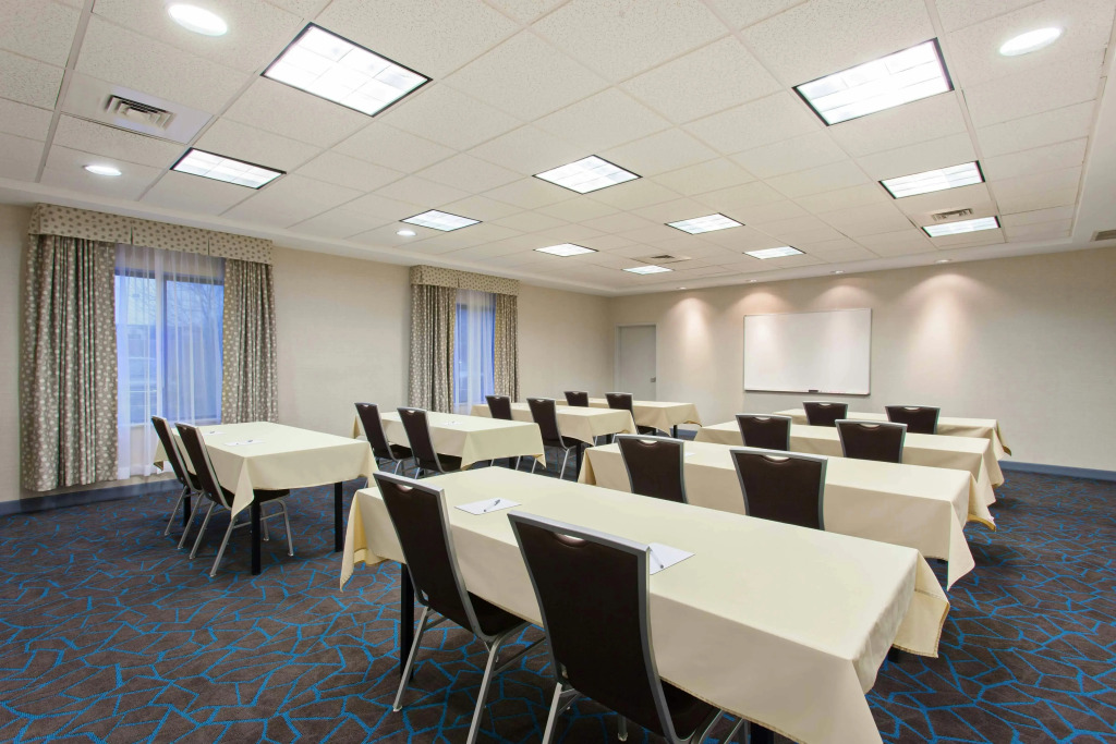 Hampton Inn & Suites Clovis Airport North