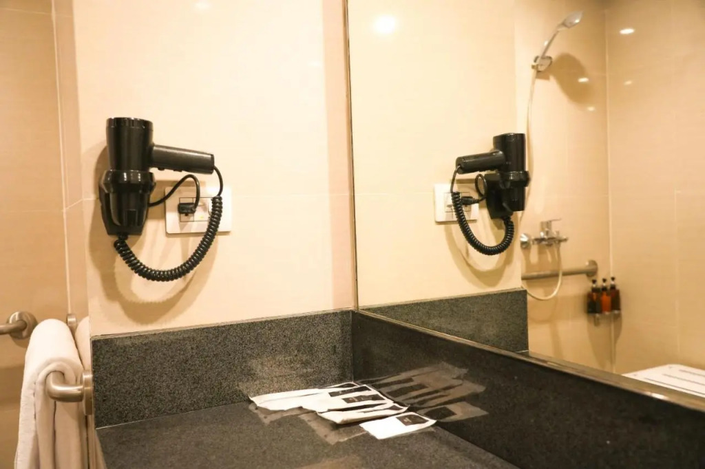 MCollection - Stay Across NAIA Terminal 3 in Newport City