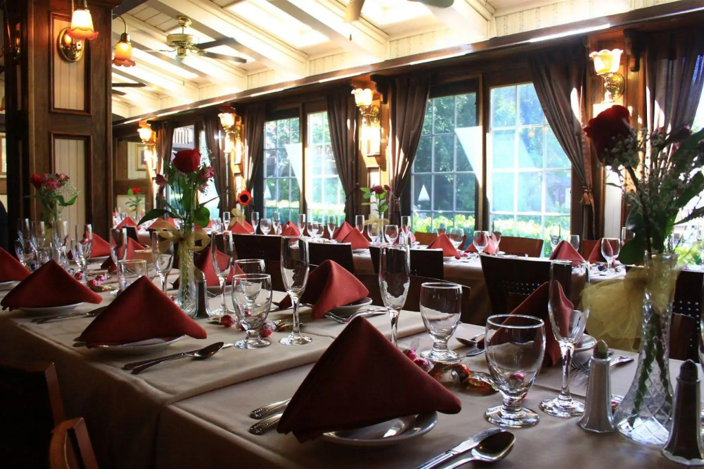 Saddleback Inn