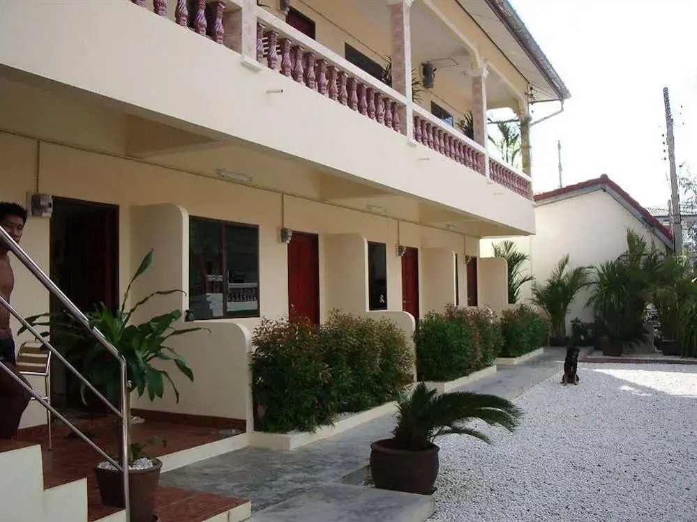 Patong Peace Hostel