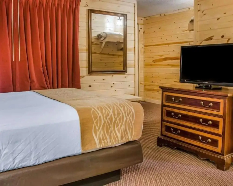 Mackinac Lodge