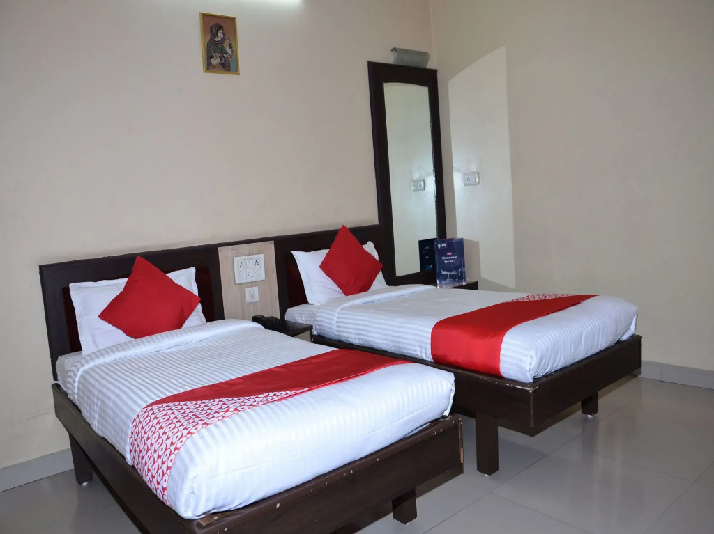FabHotel Rajlaxmi Palace - Ashok Vihar Metro Station