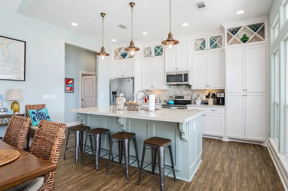 Sweetsol 4 Bedroom Home by RedAwning