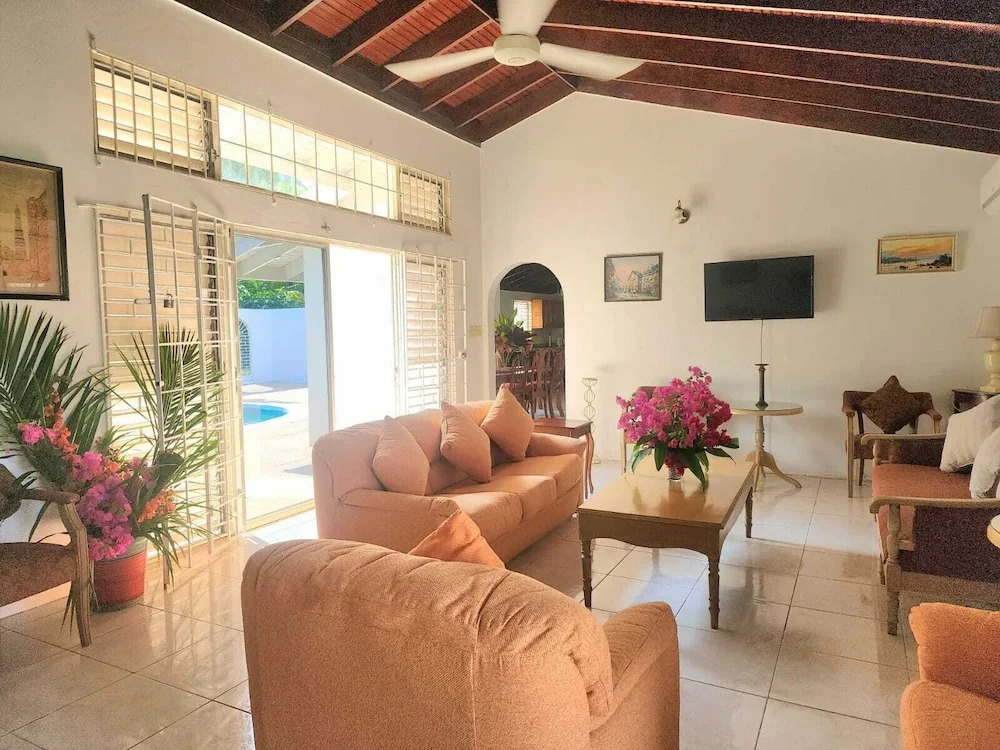 Jamaica Dream Villa - Iron Shore Escape