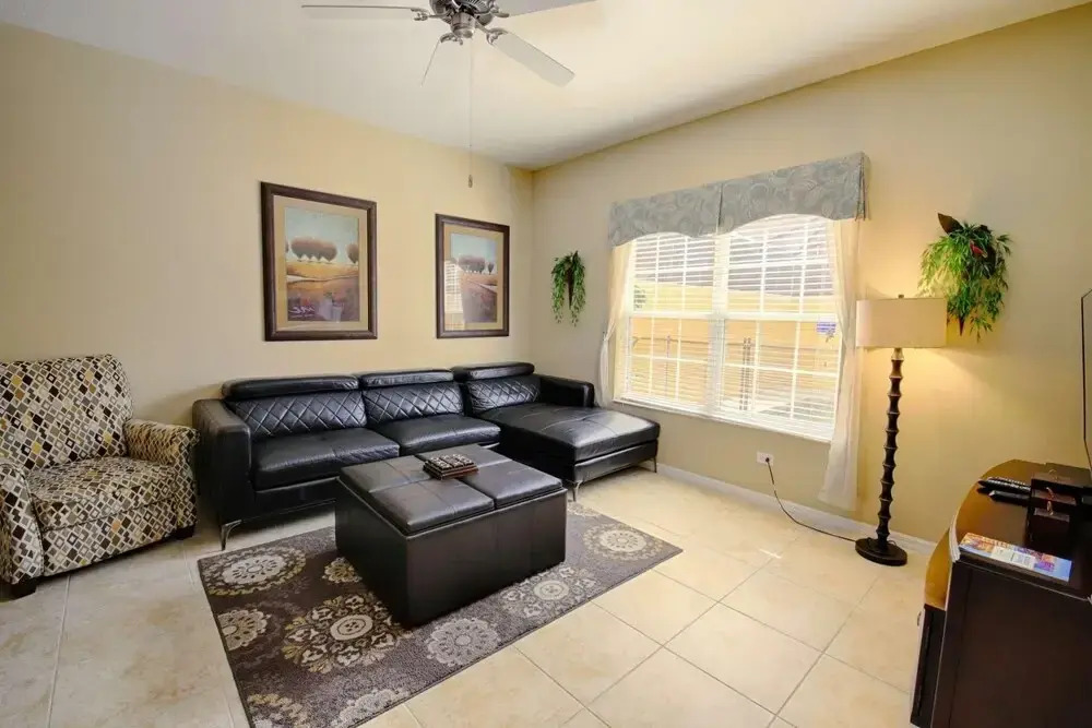 8960 Paradise Palms