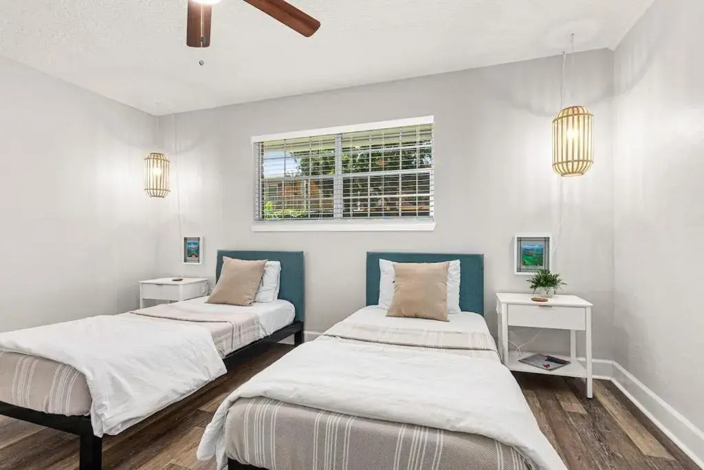 Island Suite - Walk to Downtown!