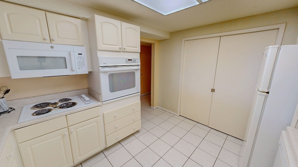 Shoreline Towers 3053 2 Bedroom Condo