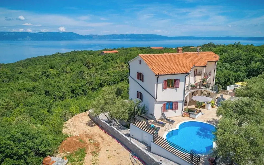 Pleasant Apartment With Pool, Sauna, Hot Tub