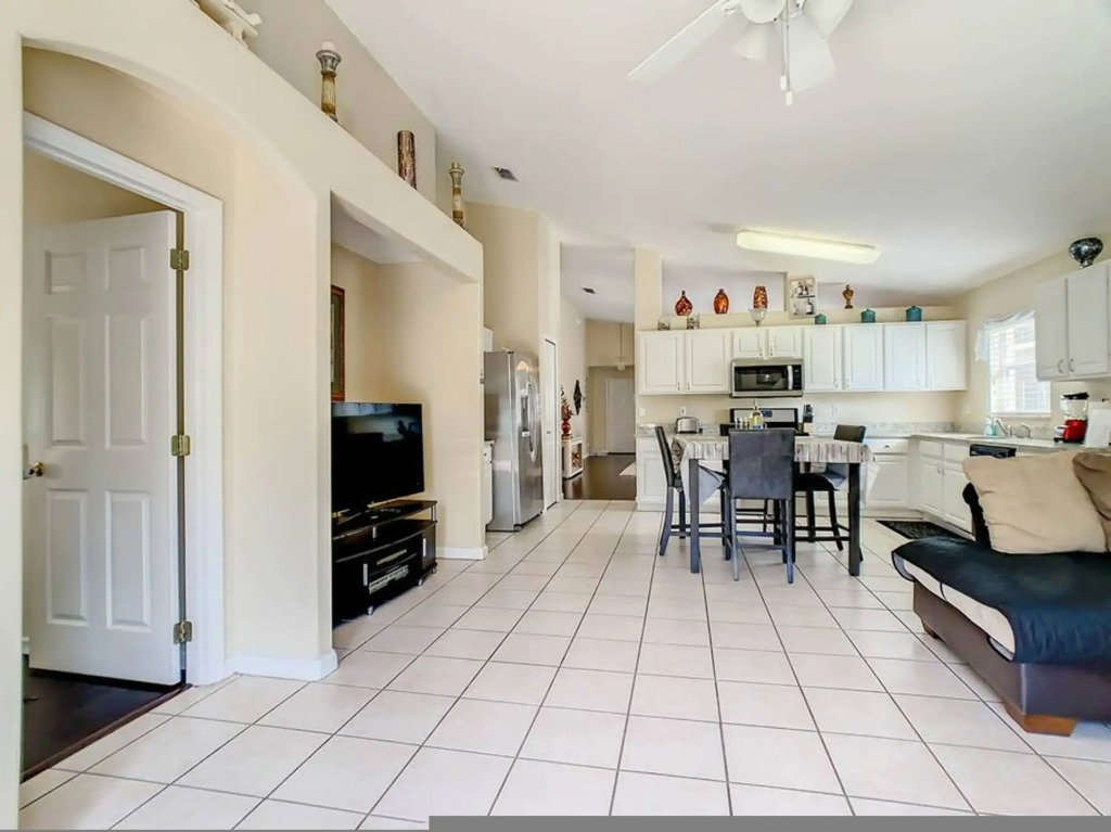 Private pool, hot tub & games - minutes to Disney