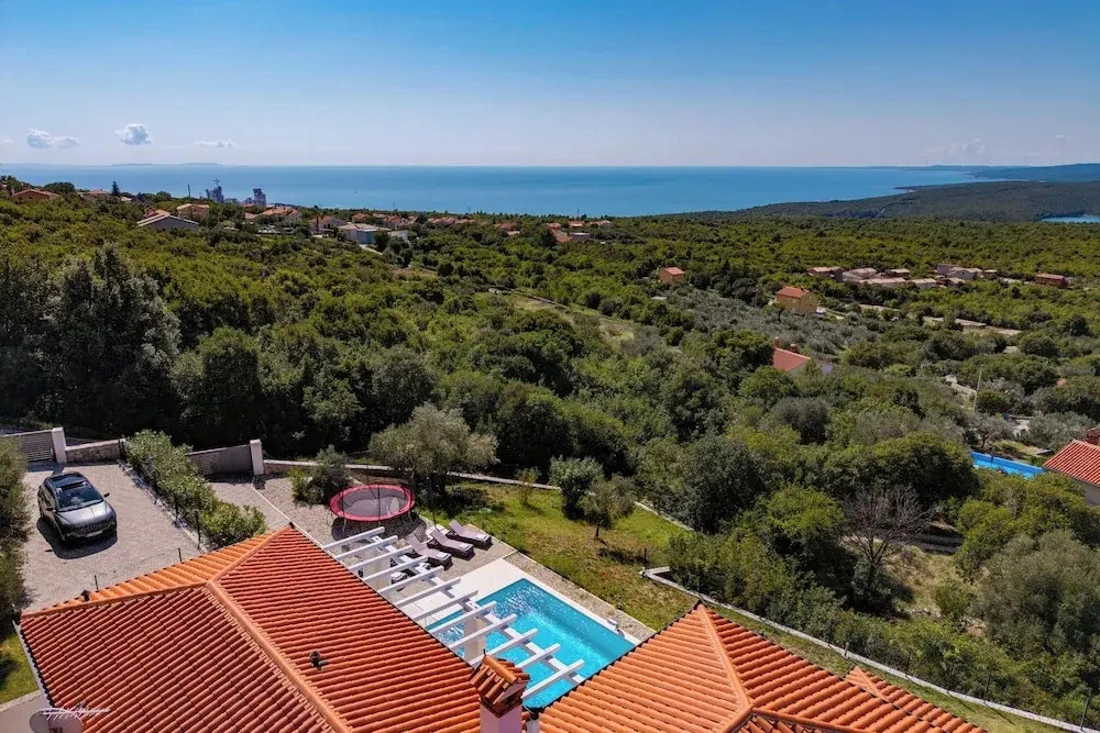 Villa Luka With 50 sqm Pool
