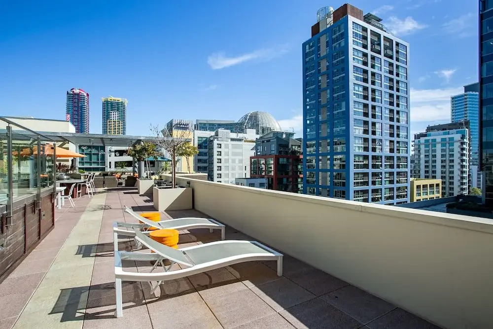 WanderJaunt Modern Dt San Diego Apts