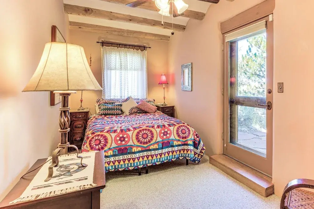 14 Mi to Taos Ski Valley: Mtn-view Gem w/ Patio!