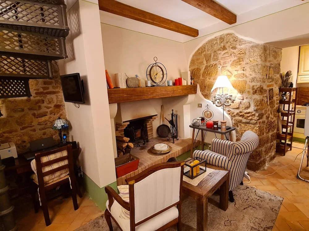 La Terrazza, historic Tuscan stone residence with garden and terrace in Cetona