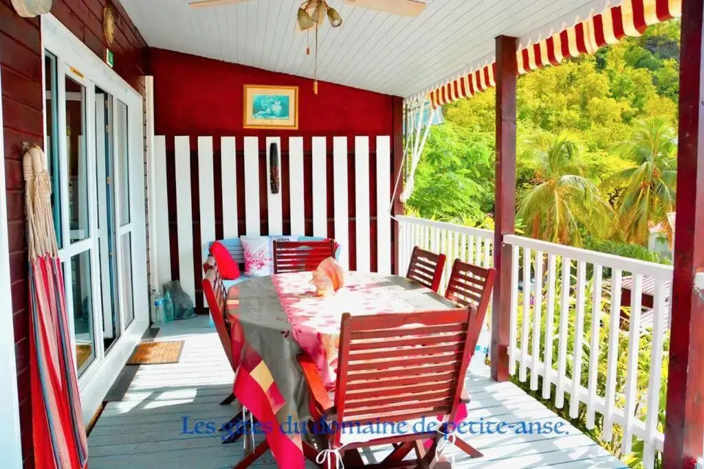 Charmant bungalow F3 sur la plage de petite anse, Bouillante