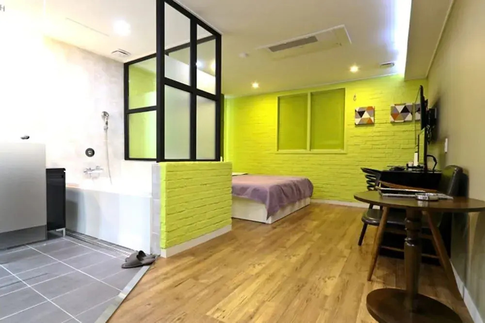 Haru Hotel