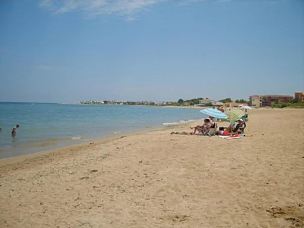 Spacious family home with Airco, private 5x10m pool, sandy beach 300m, free WiFi