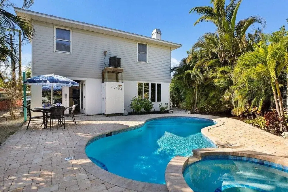 Maritime Memories 3 Bedroom Home by RedAwning