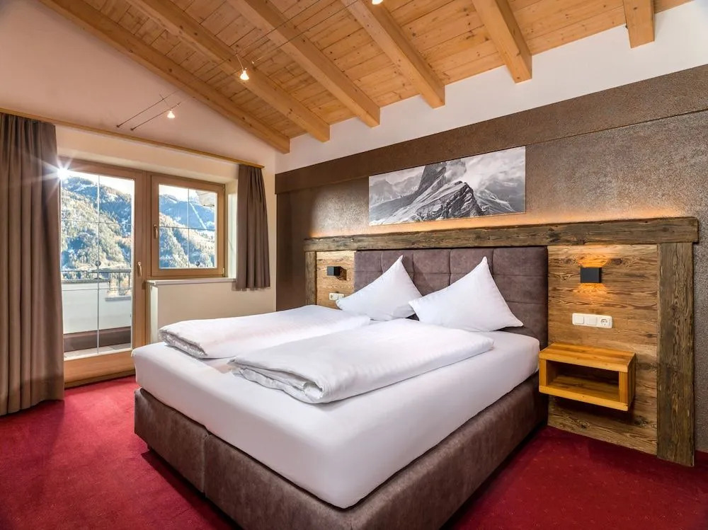 LAUDEGGHOF Ladis - Apartments with Castle Views