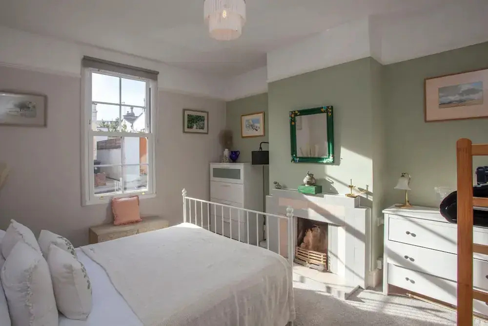 Stylish and Bright 2 Bedroom Flat in Bristol