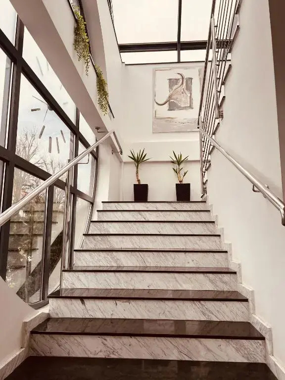PLATINIUM House ex Royal House