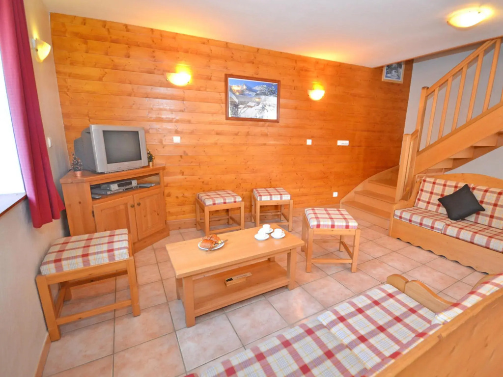 Chalet In Les Menuires-Praranger With Balcony