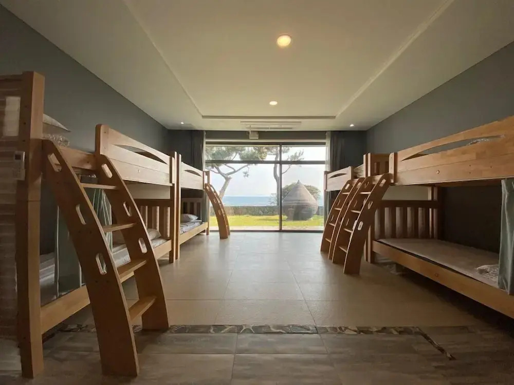 Ocean View Jeju Guesthouse - Hostel
