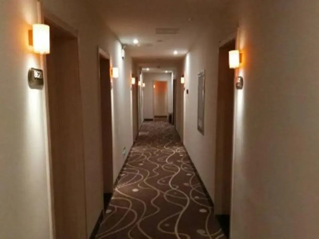 7 Days Inn Premium Zaozhuang Tengzhou Xueyuan Middle Road Highspeed Railway Branch