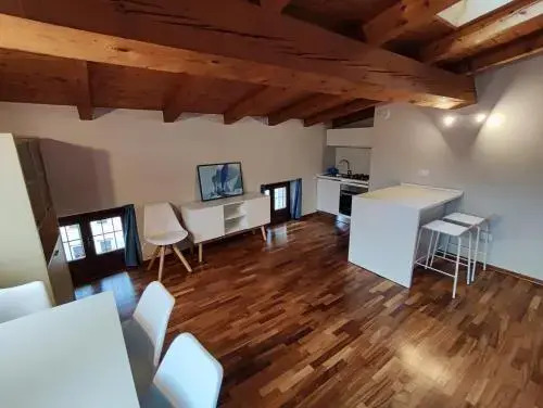 Al Lago Apartments