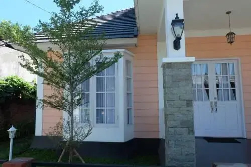 Sweet Peach House