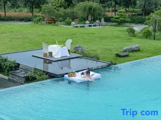 Panlong Lishore Resort (Yangshuo West Street Liriver)