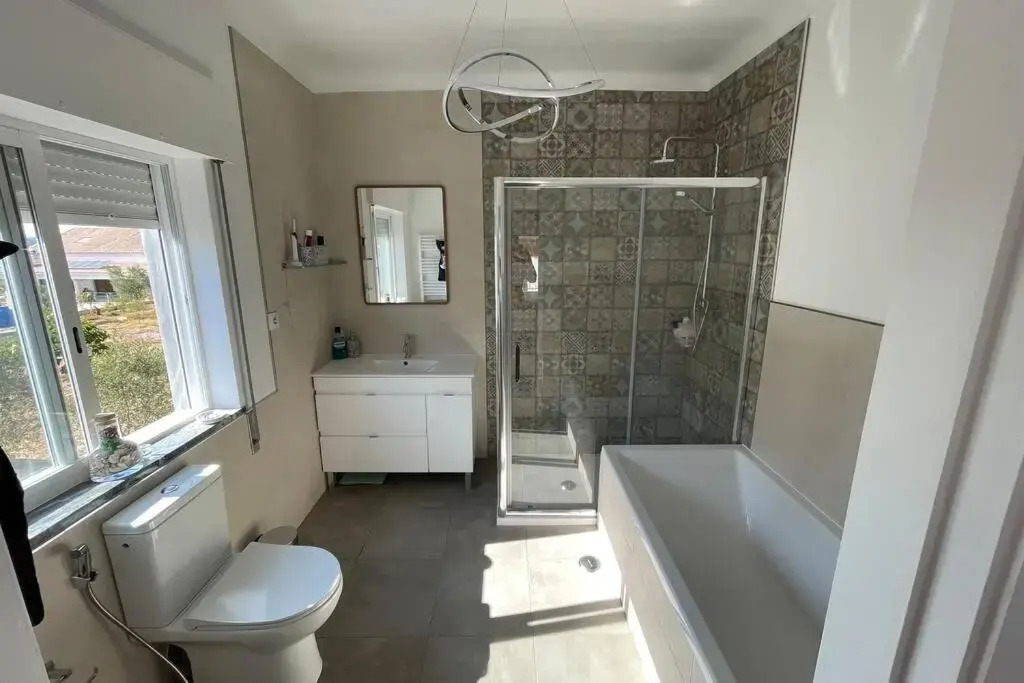 Spacious Villa. Large Rooftop. 4 Bedroom Sleeps 8