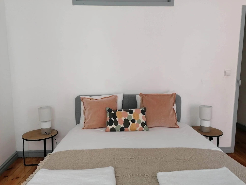 Stunning Apartment With Yard in Alfama